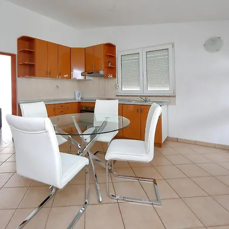 Apartment Pepi 3 *